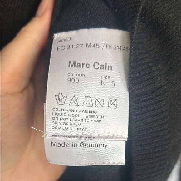 Marc Cain Black Cardigan Sweater / Cashmere and Silk blend - Picture 3 of 7